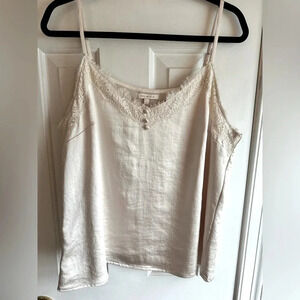 Skies are Blue silky Y2K Lace camisole. Spaghetti straps & 3 buttons Size L